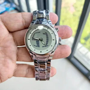 Vintage Y2K ανδρικό ρολόι quartz διπλής οθόνης με κομψό ασημί μεταλλικό μπρασελέ