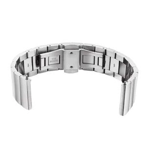 Vue intérieure détaillée d'un bracelet de montre en acier inoxydable brossé avec boucle