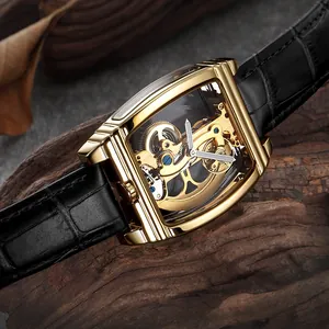 Vue détaillée de la montre squelette mécanique en or Shenhua avec bracelet en cuir noir