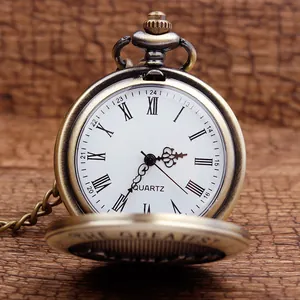Vintage Taschenuhr aus Bronze mit römischen Ziffern und DAD-Gravur zum Vatertag.
