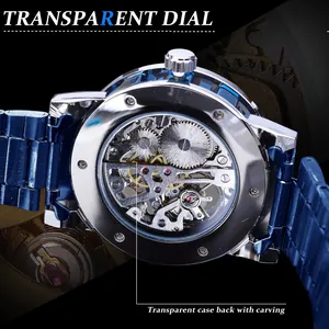 Détail du fond de boîtier transparent montrant le mouvement mécanique complexe