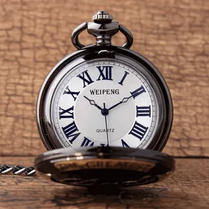 Detailansicht einer schwarzen Vintage-Quarztaschenuhr mit römischen Ziffern und Zifferblatt
