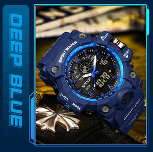 Détail en gros plan de la montre de sport bleue SANDA à double affichage