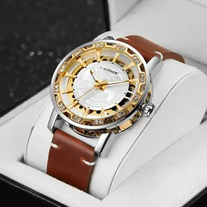 Primer plano del reloj mecánico esqueleto T-Winner con bisel de pedrería