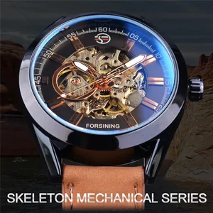 Gros plan du cadran d'une montre automatique squelette Forsining pour homme