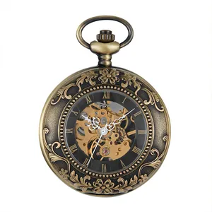 Montre à gousset vintage en bronze avec gravure florale et chiffres romains.