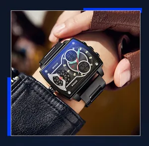 Nahaufnahme der quadratischen Sanda-Multifunktionsuhr an einem Handgelenk mit Lederjacke