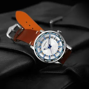 Vista detallada del reloj mecánico Winner con esfera esqueleto y diamantes azules