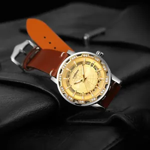 Detalle del reloj mecánico esqueleto T-Winner para hombre con esfera dorada y correa