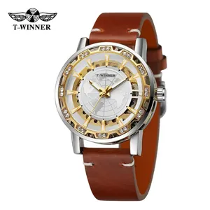 Detalle del reloj mecánico esqueleto T-Winner para hombre con correa de cuero marrón