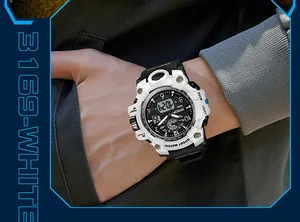 Vue rapprochée de la montre numérique de sport robuste SANDA 3169-WHITE pour homme au poignet
