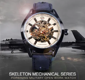 Vue détaillée de la montre mécanique squelette Forsining avec mouvement apparent.