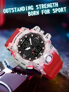 Détail de la montre de sport SANDA 6126 avec boîtier transparent et bracelet rouge