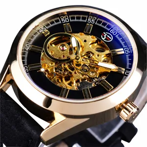 Nahaufnahme einer automatischen mechanischen Forsining-Uhr mit goldenem Skelettuhrwerk