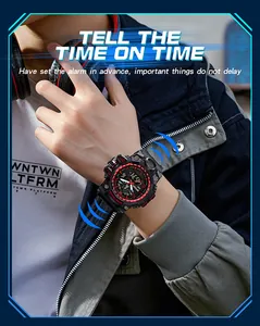 Gros plan de la montre numérique de sport SANDA noire et rouge pour homme avec alarme