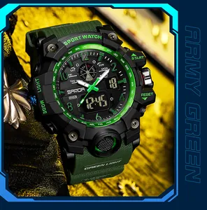 Gros plan du cadran d'une montre de sport vert armée avec texture robuste et affichage