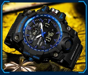Gros plan sur la montre de sport tactique SANDA avec double affichage numérique.