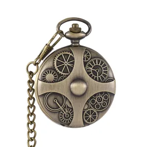 Gedetailleerd overzicht van een vintage steampunk zakhorlogekast met tandwielmotief brons