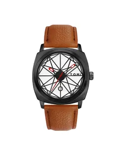 Detailansicht der TOMI-Quarzuhr mit geometrischem Zifferblatt und braunem Lederarmband
