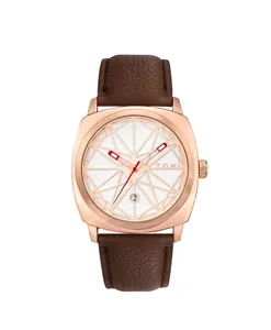 Nahaufnahme der TOMI-Uhr mit roségoldenem Gehäuse und weißem geometrischem Zifferblatt