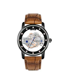 Montre squelette tendance pour homme avec bracelet en cuir marron et boîtier noir