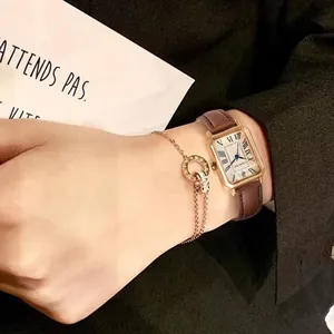 Vintage gouden rechthoekig horloge met bruine leren band en bijpassende armbandset