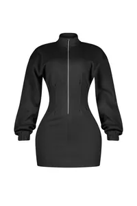 Detailansicht eines schwarzen Mini-Kleides mit Stehkragen, Korsett-Taille und Reißverschluss.