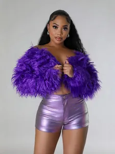 Vivace giacca corta in ecopelliccia viola vestibilità comoda con pantaloncini metallizzati