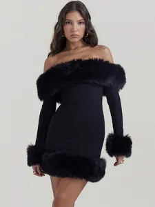 Robe courte moulante noire élégante avec bordure en fausse fourrure et épaules dénudées