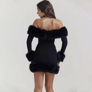 Vue arrière détaillée de la robe courte noire à épaules dénudées avec fausse fourrure