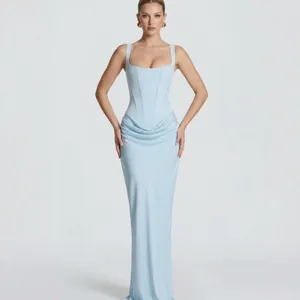 Robe longue bleu clair sans manches élégante avec corsage corset et détail drapé