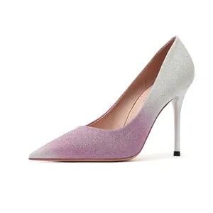 Elegante spitze High Heels mit Farbverlauf-Pailletten und schlankem Stilettoabsatz