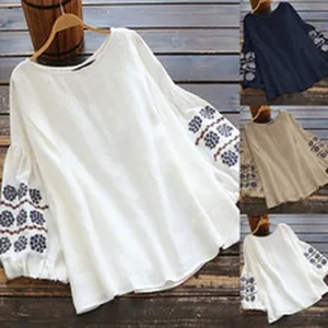 Blouse blanche bohème pour femme avec broderies florales sur manches bouffantes