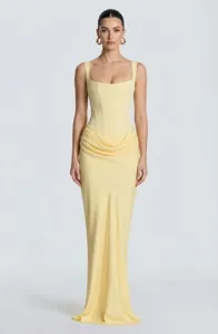 Élégante robe longue jaune clair sans manches avec détails sophistiqués à la taille