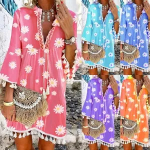 Robe bohème à imprimé marguerites, col en V, pompons et manches 3/4 en plusieurs couleurs