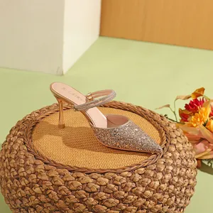 Eleganti scarpe con tacco a spillo e glitter color champagne con punta chiusa per donna