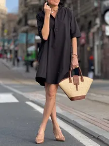 Robe chemise noire évasée à manches 5 points pour un style urbain élégant et chic