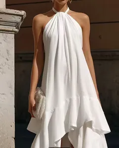 Elegante abito lungo bianco a scollo all'americana con bordo a balze per l'estate