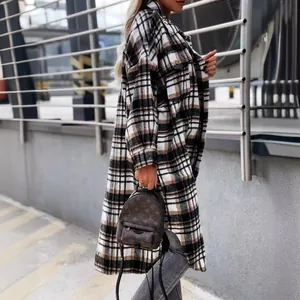 Elegante giacca a camicia lunga da donna con classico motivo a quadri oversize