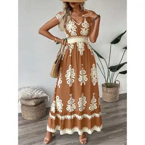 Robe longue bohème marron rouille à imprimé fleuri, col en V et taille cintrée pour femme