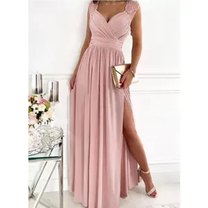 Elegante abito lungo in pizzo rosa chiaro senza maniche con spacco alto per le feste