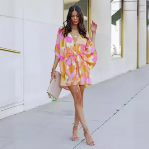 Robe chemise bohème à imprimé géométrique avec col en V et taille à cordon