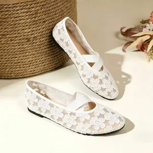 Ballerines Mary Jane élégantes en mesh dentelle blanc avec broderie florale et brides croisées