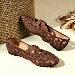 Élégantes chaussures Mary Jane en maille de dentelle marron avec brides croisées