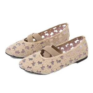 Chaussures plates Mary Jane beiges en mesh dentelle respirant avec brides croisées élastiques