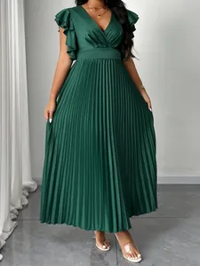 Elegante abito lungo plissettato verde scuro con scollo a V e maniche a volant da donna