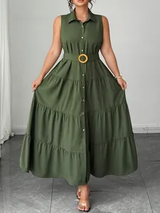 Vista intera di abito smanicato verde oliva con colletto polo e cintura