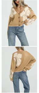 Vues avant et arrière d'un cardigan en maille camel pour femme avec jacquard
