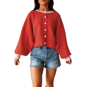 Oversized rood gebreid vest voor dames met lantaarnmouwen en contrasterende roze biezen