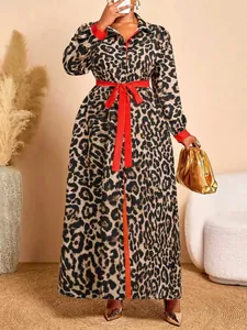 Vestido largo elegante con estampado de leopardo, cuello Polo rojo y lazo en la cintura